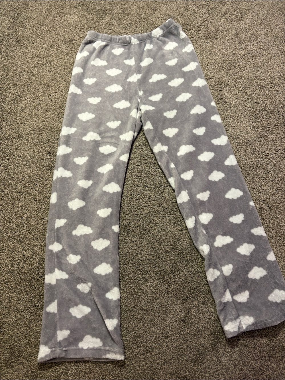Women’s Gray Cloud Print Fleece Pajama Pants